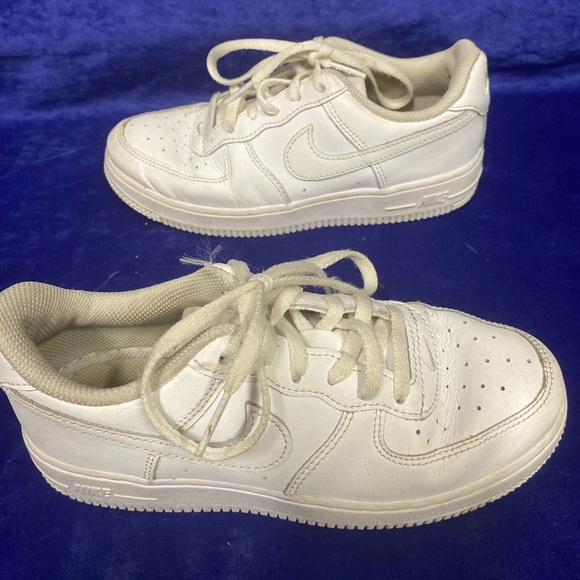 White Nike Air Force 1 - Picture 1 of 6